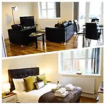 Luxury 2 Bed 2 Bath - Free Parking - 5Min To Airport - Sleeps 6