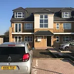 Luxury 2 Bed 2 Bath - Free Parking - 5Min To Airport - Sleeps 6