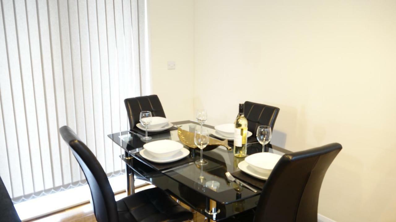 Lux Airport Haven: 2-bed With Free Parking Apartment