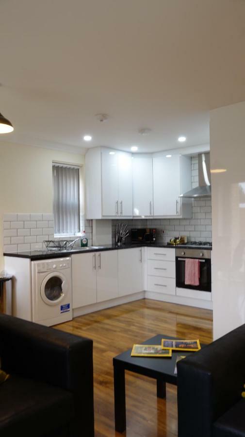 Apartment Lux Airport Haven: 2-bed With Free Parking *