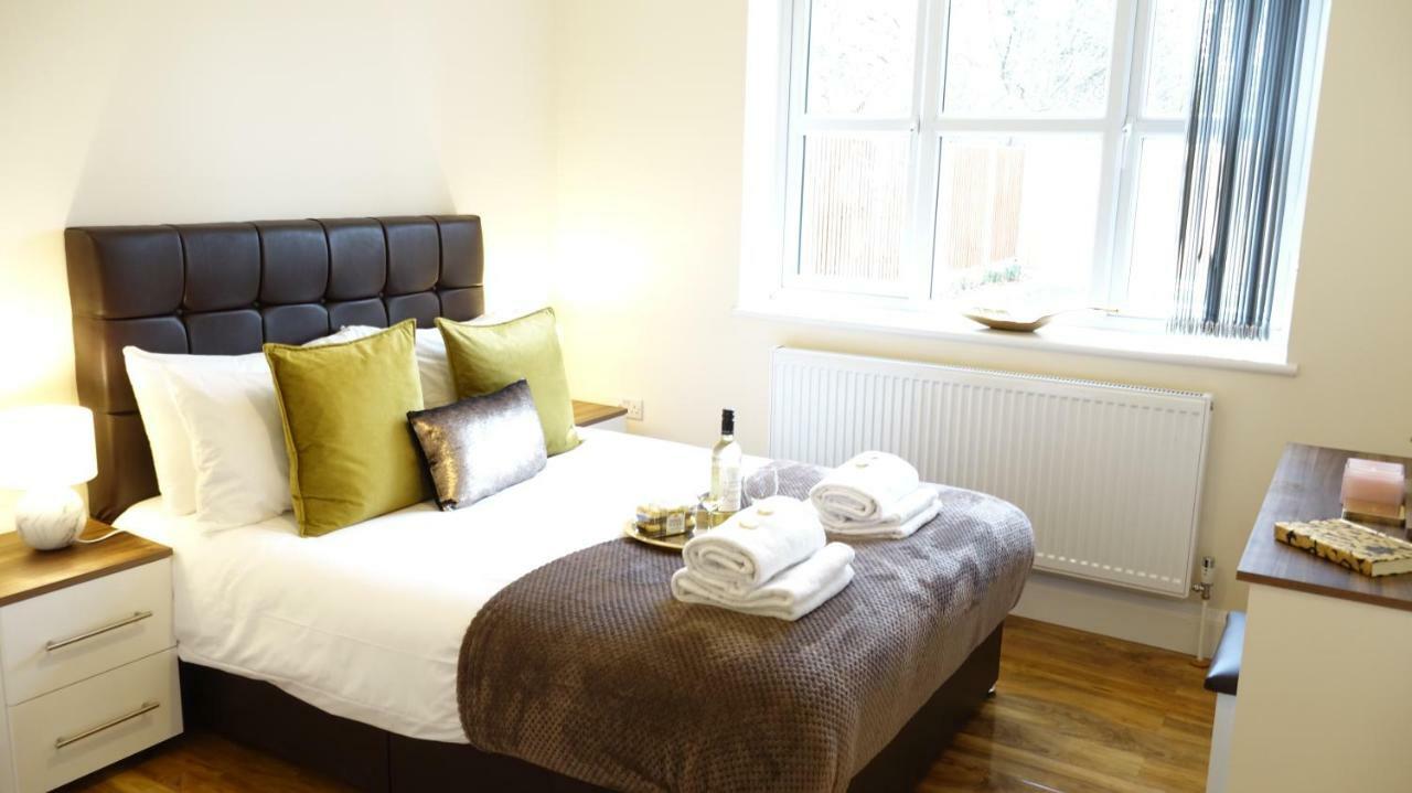 Lux Airport Haven: 2-bed With Free Parking * Ashford (Surrey)