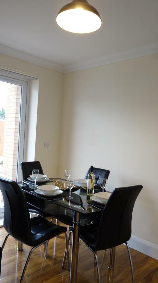 Lux Airport Haven: 2-bed With Free Parking Apartment