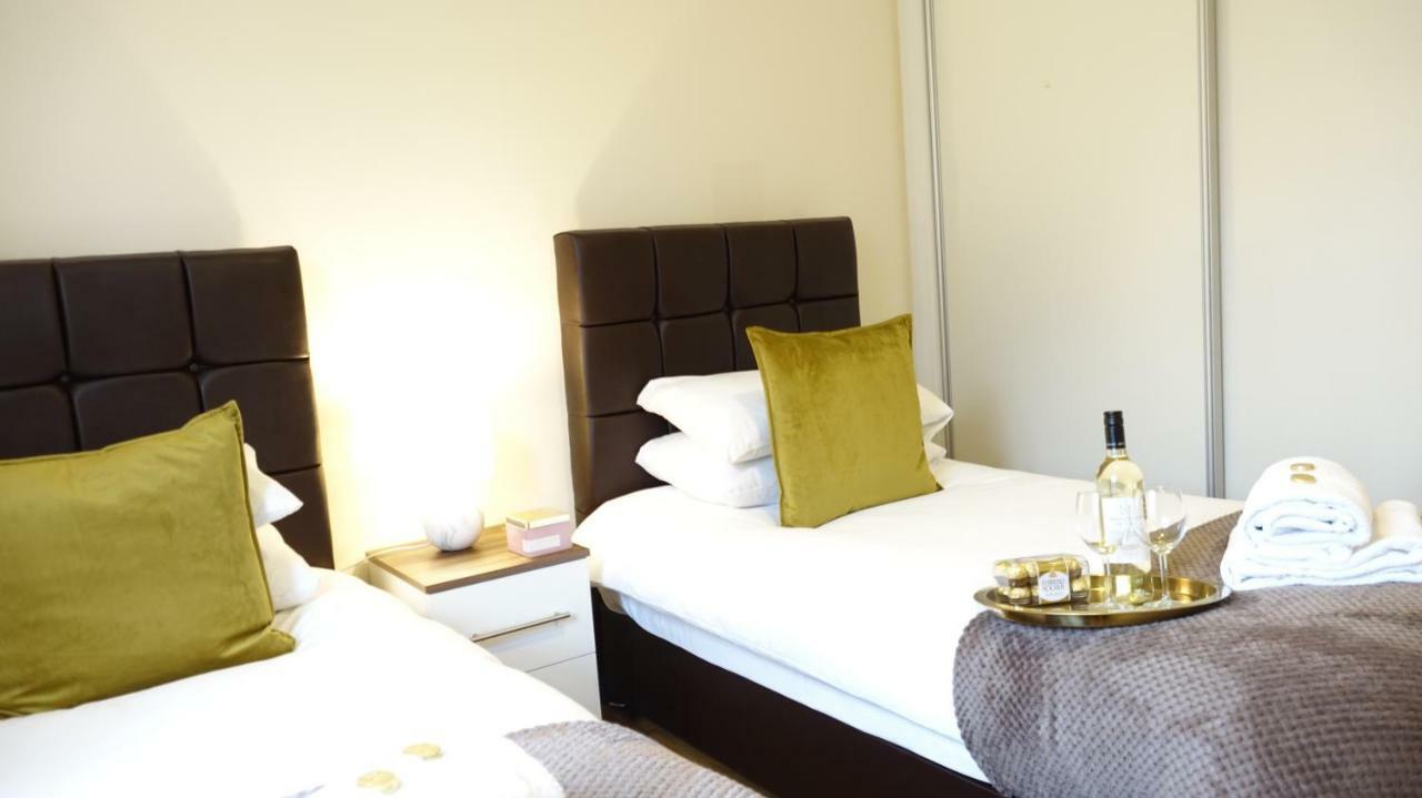 Lux Airport Haven: 2-bed With Free Parking Apartment