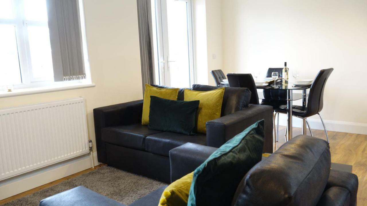 Lux Airport Haven: 2-bed With Free Parking *