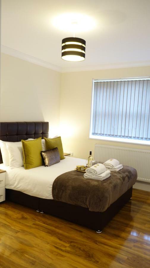 Lux Airport Haven: 2-bed With Free Parking