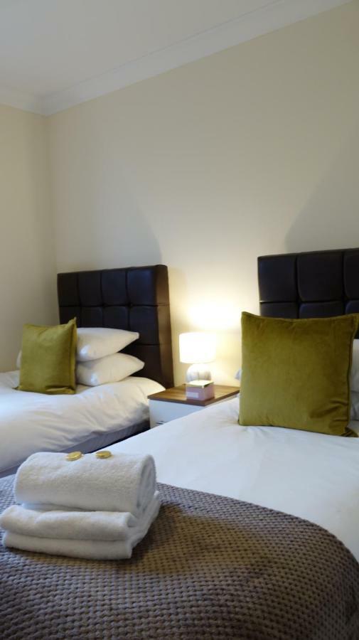 Lux Airport Haven: 2-bed With Free Parking * Ashford (Surrey)