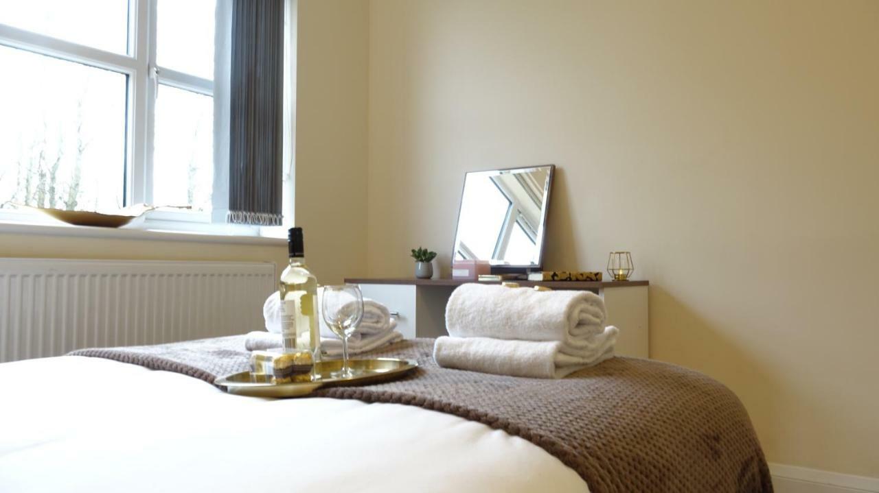 Apartment Lux Airport Haven: 2-bed With Free Parking Ashford (Surrey)