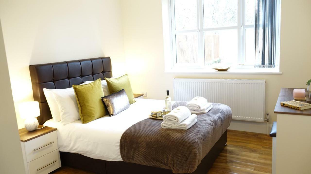 Lux Airport Haven: 2-bed With Free Parking Apartment *