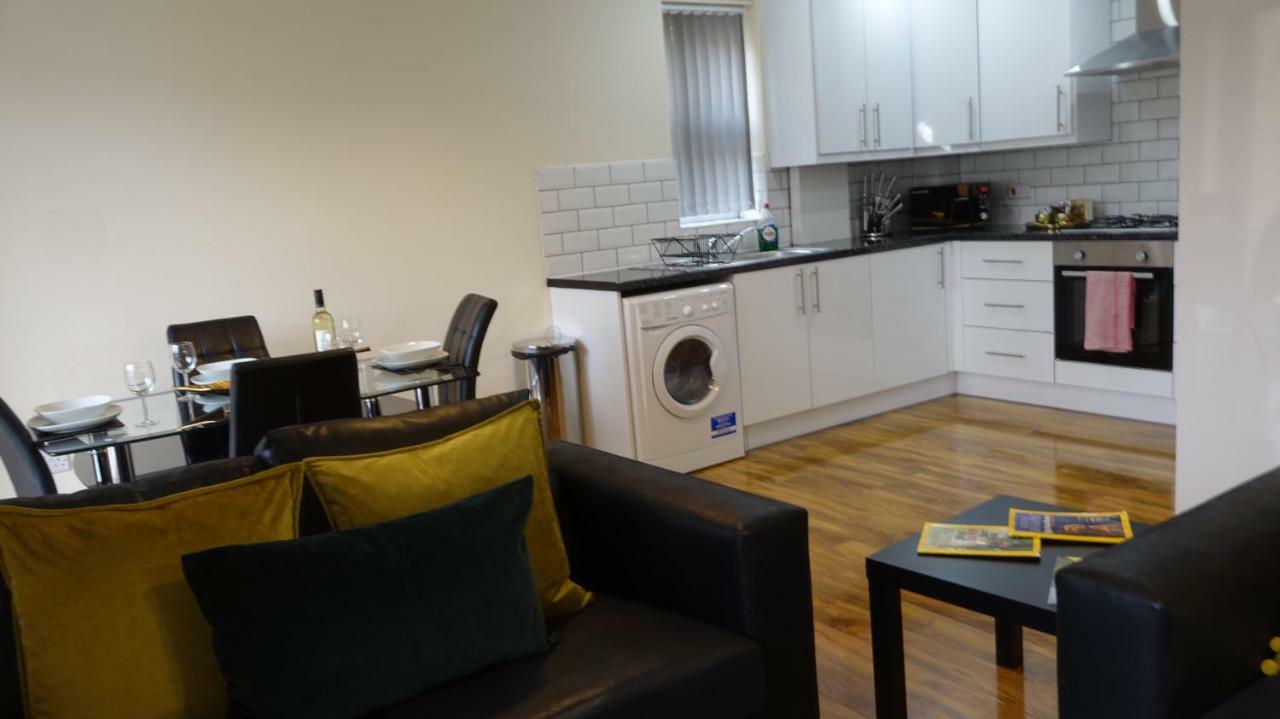 Lux Airport Haven: 2-bed With Free Parking Ashford (Surrey)