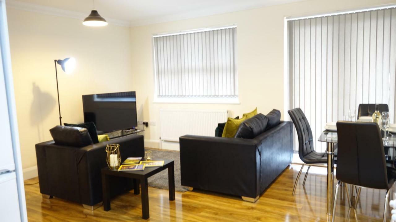 Lux Airport Haven: 2-bed With Free Parking Apartment