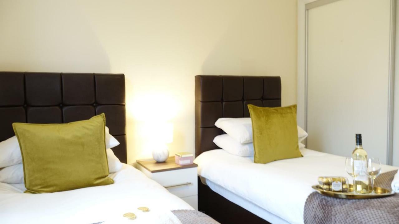 Lux Airport Haven: 2-bed With Free Parking Apartment