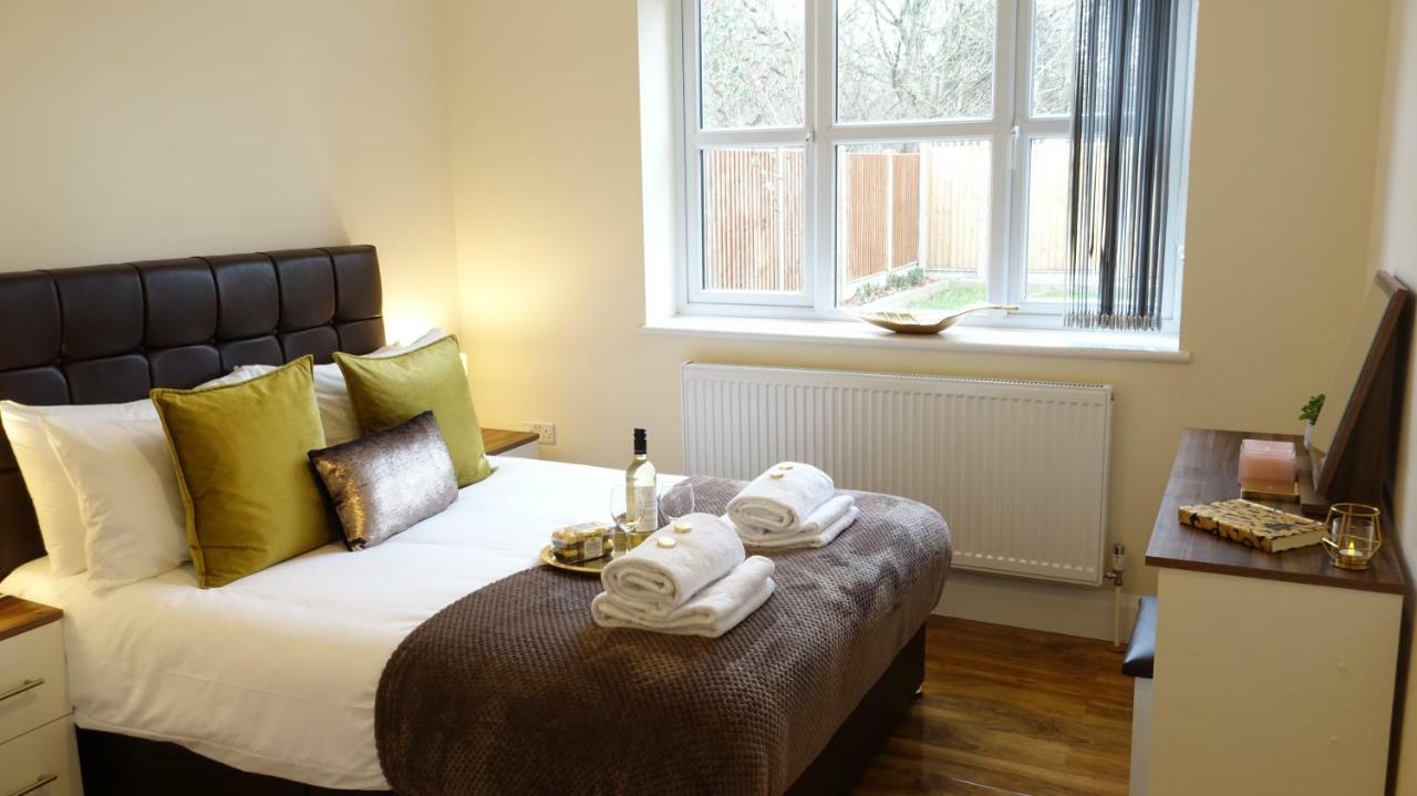 Lux Airport Haven: 2-bed With Free Parking