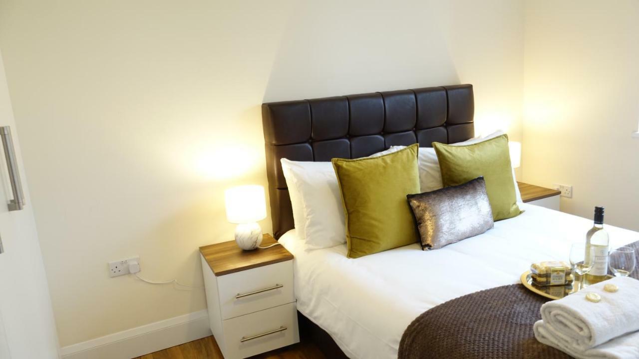 Lux Airport Haven: 2-bed With Free Parking Apartment