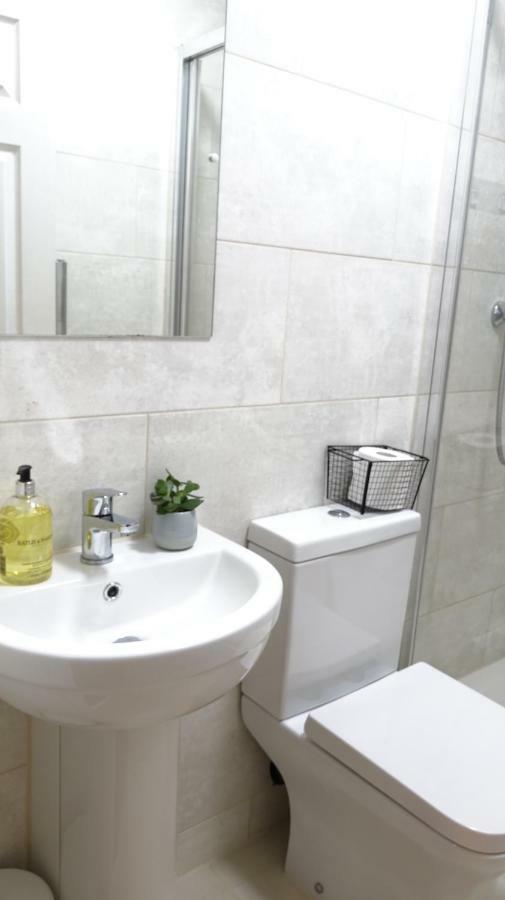 Apartment Lux Airport Haven: 2-bed With Free Parking